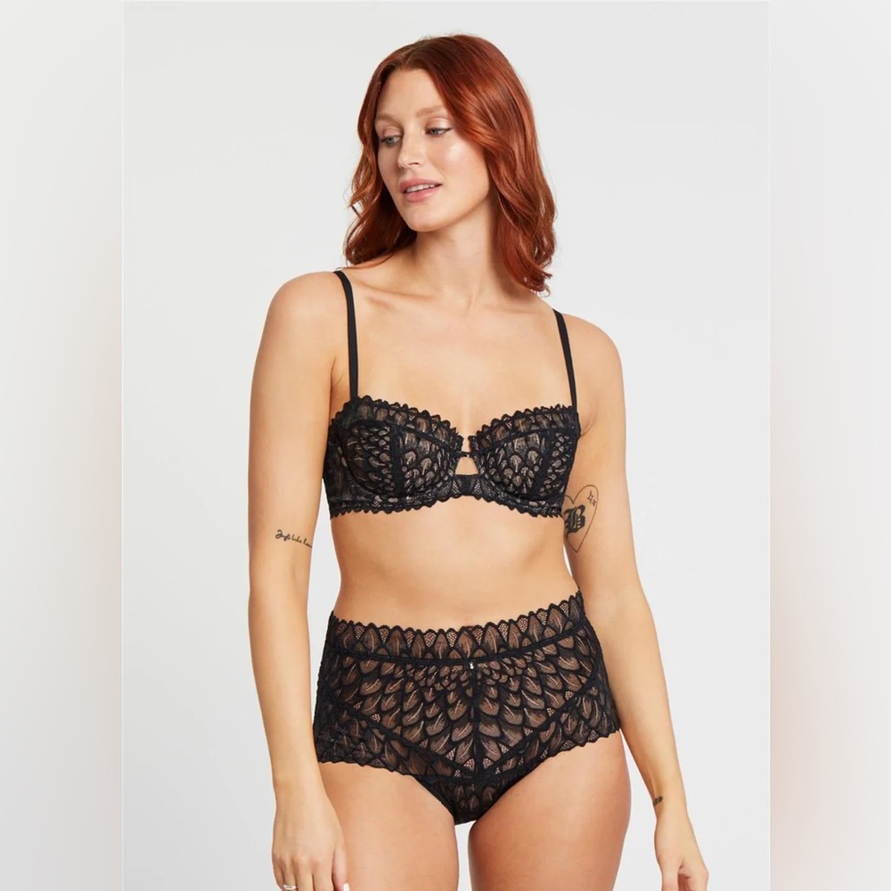 Montelle intimates Lacy Keyhole Balconette Bra